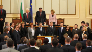 2014 вещае: правителството на Орешарски пада, идва нова тройна коалиция