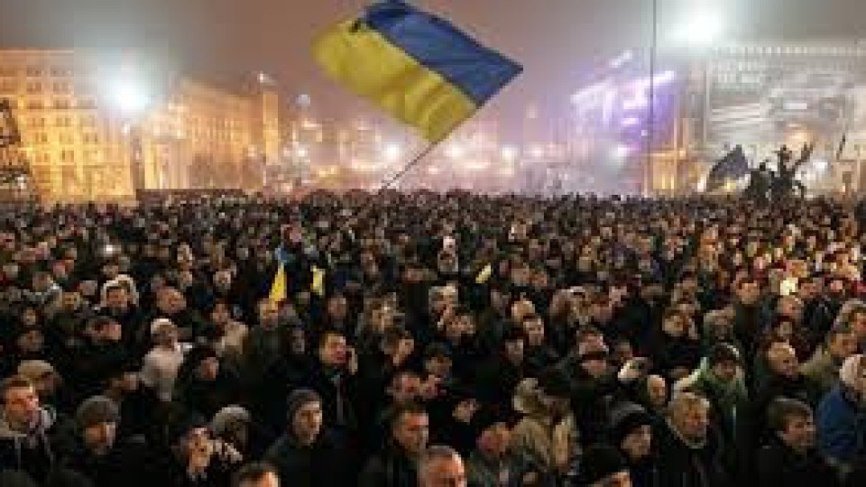 Протестите в Украйна успяха! Премиерът подаде оставка!