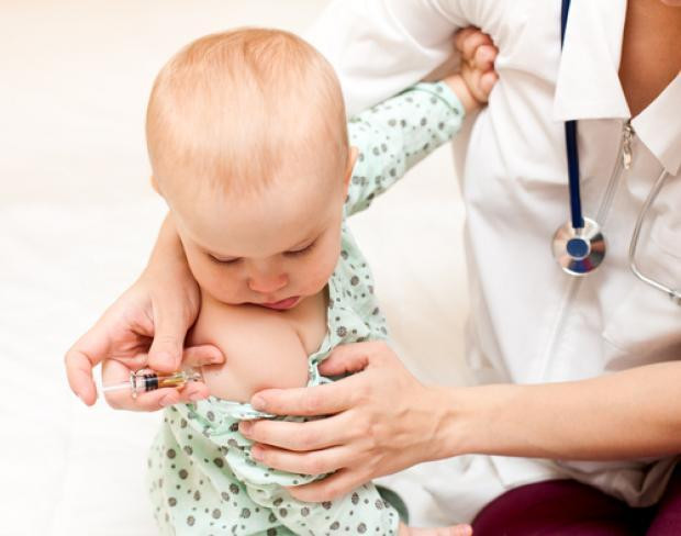 Опасни ли са бебешките ваксини?