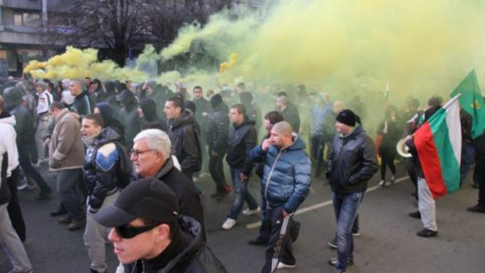 Протестът в Пловдив стана кървав: Пребиха общински съветник от Атака!