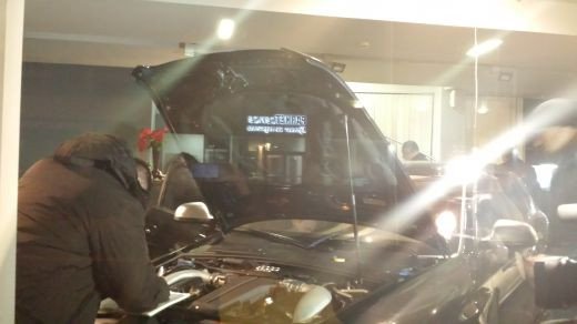 Човек на ГЕРБ обискиран за дрога! Вижте снимки от обиска в луксозната му автокъща