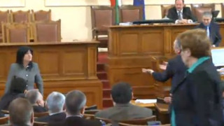 Депутати от ГЕРБ и ДПС се хванаха за гушите! Разяриха Миков! (ВИДЕО)