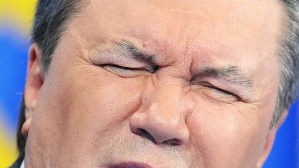 Виктор Янукович официално обявен за издирване, вкарват го в затвора