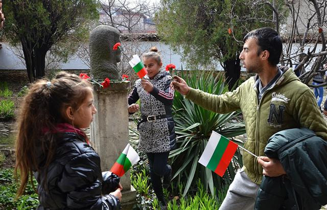 България чества Трети март! (И освирка Орешарски!) (СНИМКИ/ВИДЕО)