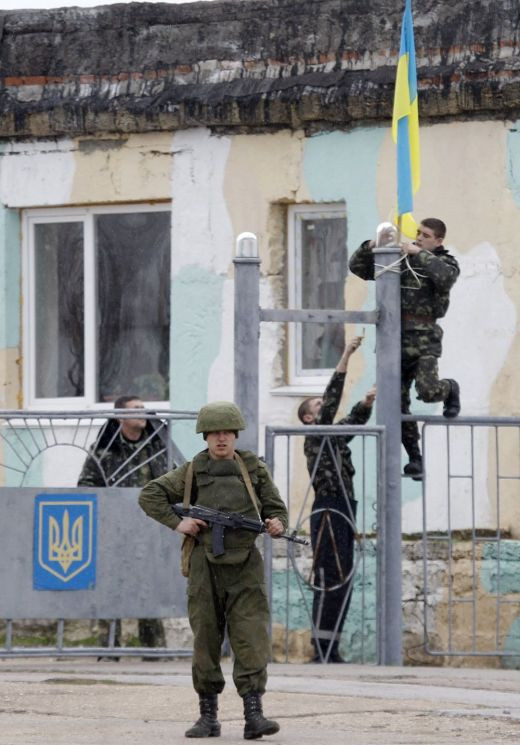 Кризата в Украйна се затяга. Русия стовари 16 000 военни на Кримския полуостров