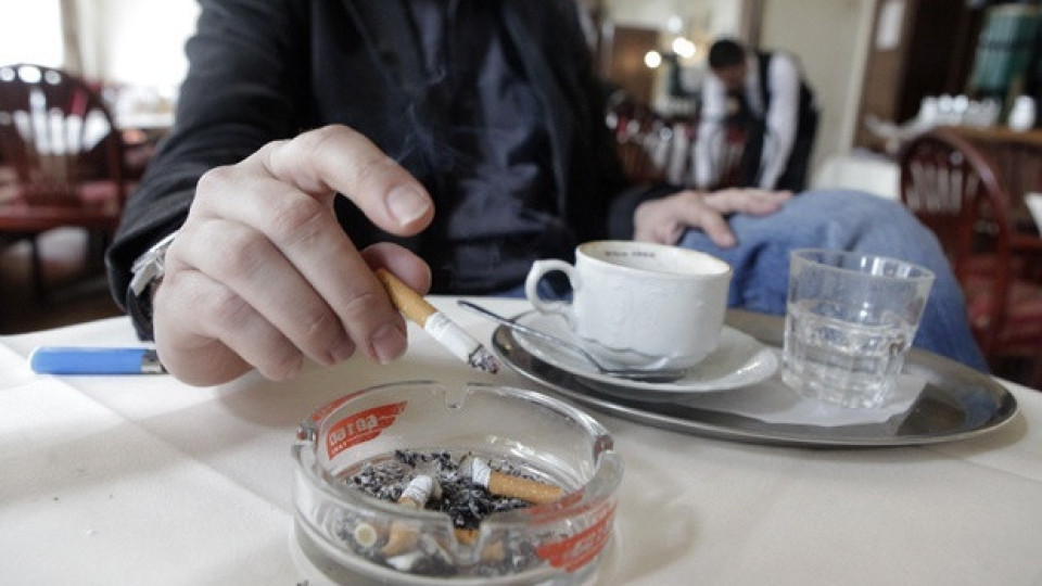 Осъдиха русенецът, който успя да заобиколи забраната за пушене