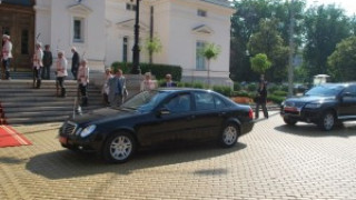 Вижте за какво пилее пари парламентът, докато народът гладува