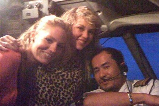 Пилотът на изчезналия Боинг канел пътнички в кабината си по време на полет!