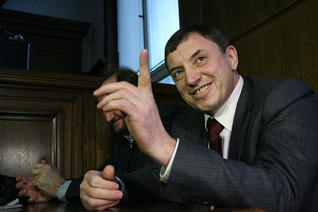 Алексей Петров отново се налапа с големите пари, изигравайки всички