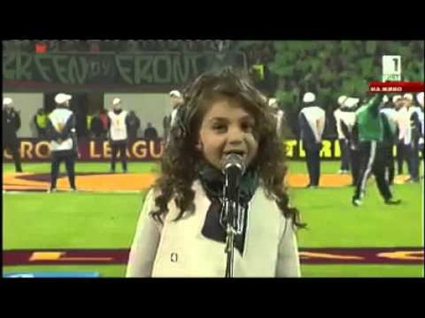 Крисия Тодорова вдигна на крака 44 000 на стадиона! (ВИДЕО)