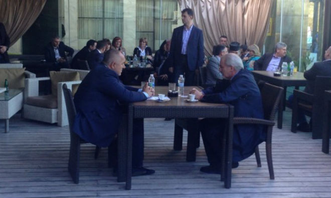 Бойко Борисов и Лютви Местан на среща на кафе (Снимка + видео)