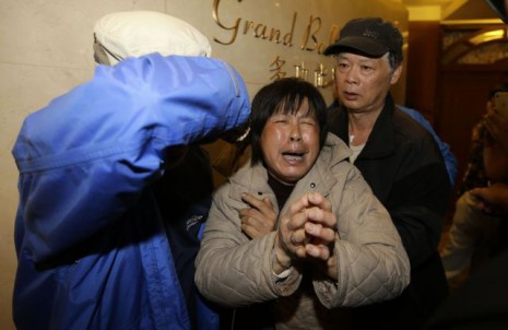 Трагедията с падналия Боинг покруси роднините на жертвите (Снимки)