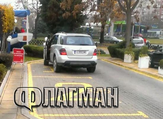 Героиня от шоу на Иван и Андрей натика децата си в багажник (СНИМКИ)