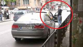 Иво Аръков се натресе с колата си в такси (Снимки)