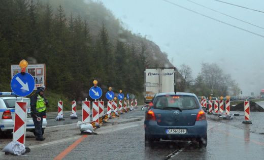 Кошмар за шофьорите: Това се случва по пътищата на България!