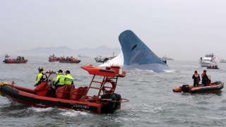 Корейският Титаник вече взе 32 жертви, над 200 са в неизвестност (Видео)