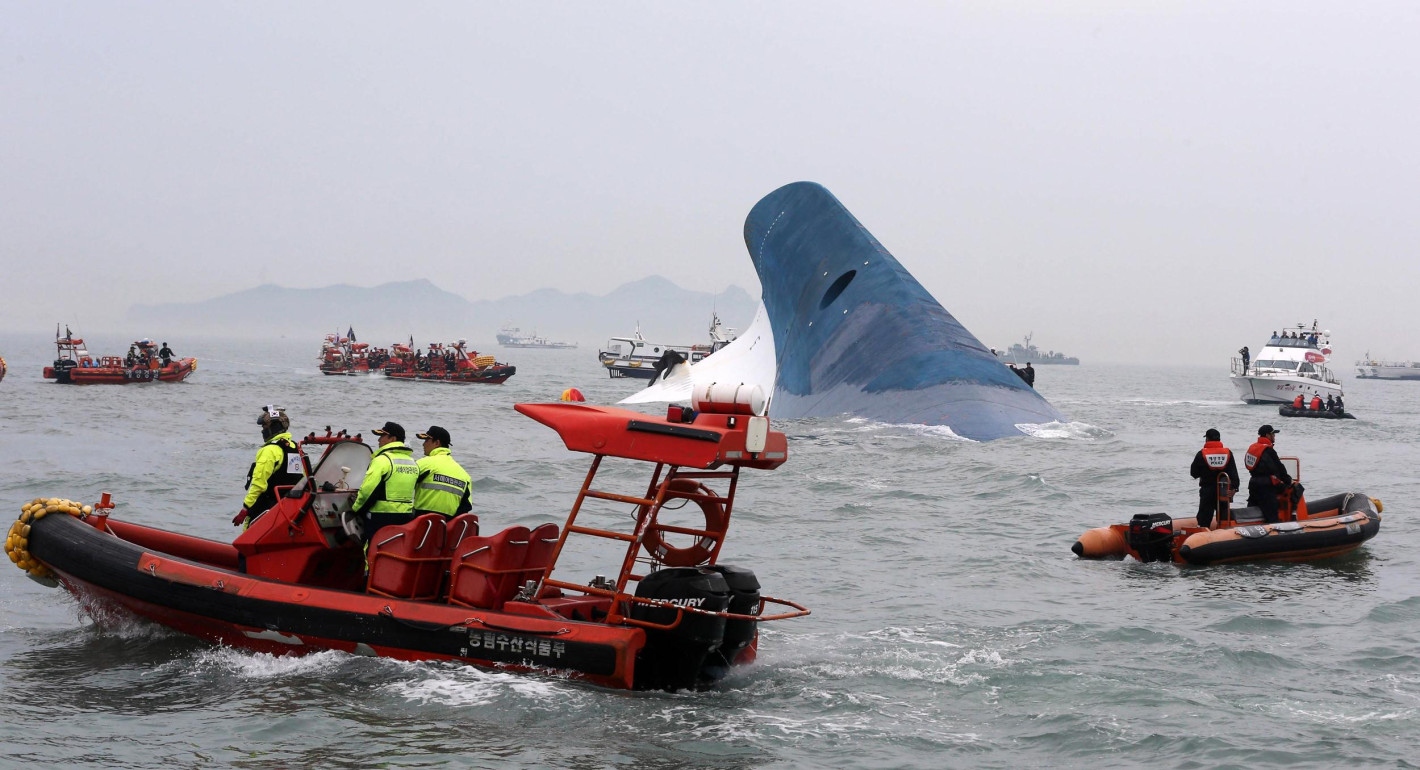 Корейският Титаник вече взе 32 жертви, над 200 са в неизвестност (Видео)