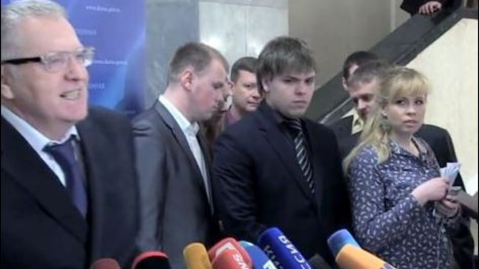 Владимир Жириновски по стъпките на Сидеров, нападна бременна репортерка