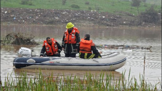 Реки излизат от коритата си, язовирите в риск заради порои