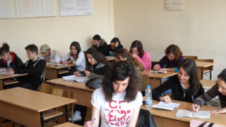 Вкарват акция „Джеймс Бонд” на матурите