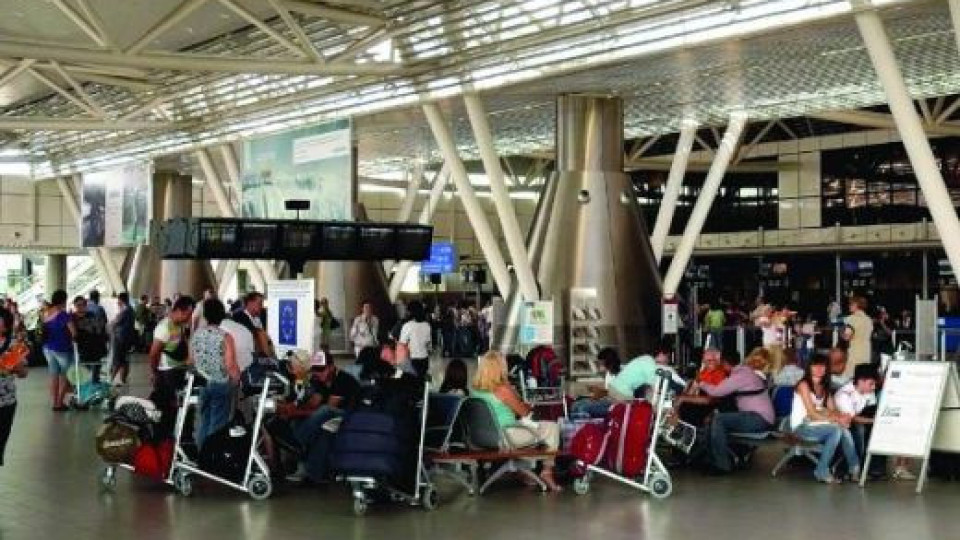 Хаос на летище София! 180 пътници блокирани, не могат да излетят за Лондон