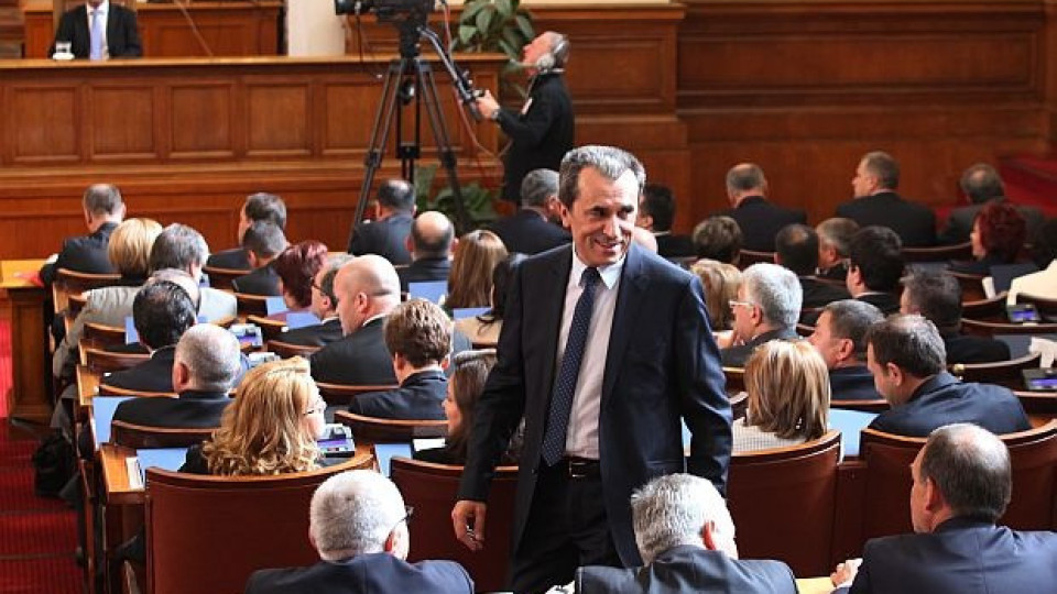 Турбуленция в правителството: Уволняват двама министри 