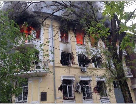 След сраженията в Мариупол: Напрежение в града и пожари