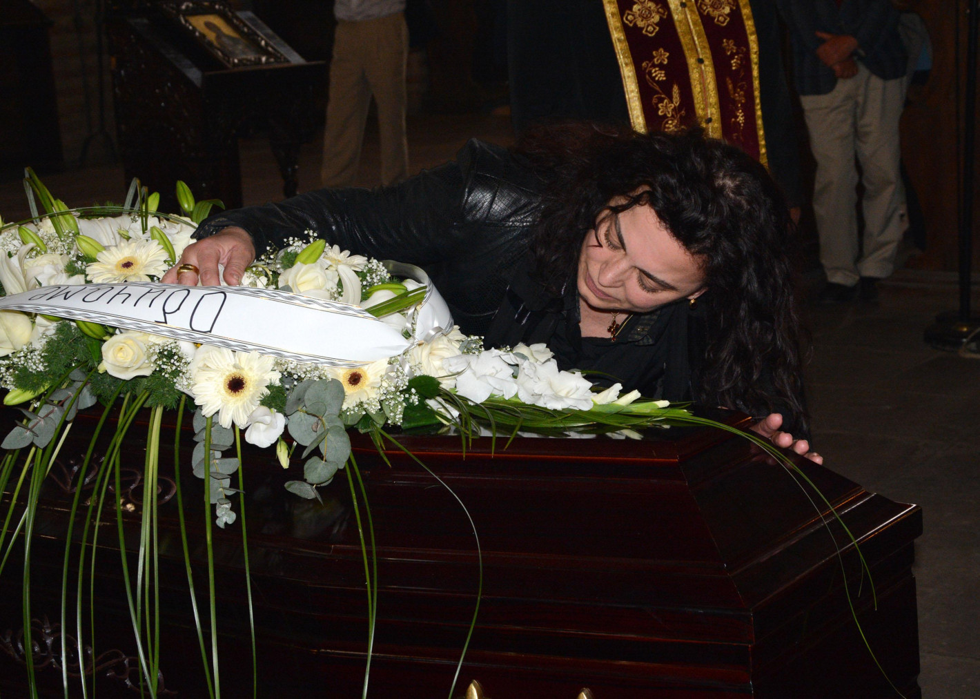 Погребението на Никола Гюзелев събра стотици опечалени (Снимки)