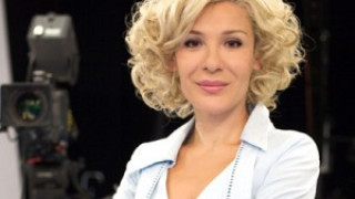 Гала удари дъното, свалят предаването й