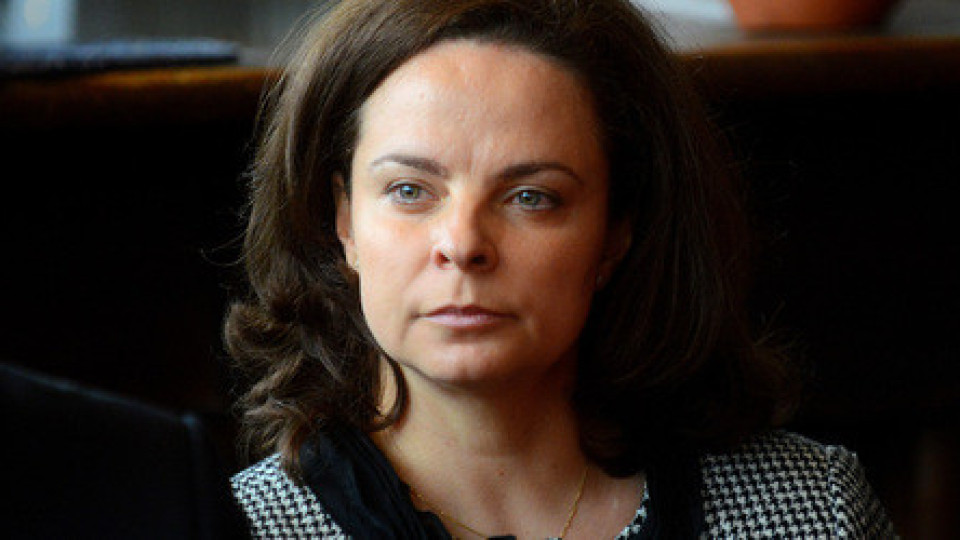 Главата на здравния министър Таня Андреева пада до дни