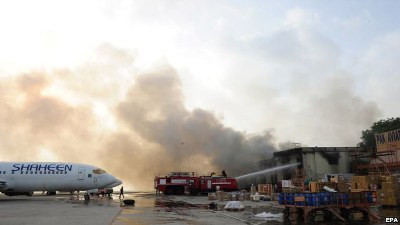 Талибани поставиха под кръстосан огън летището в Карачи