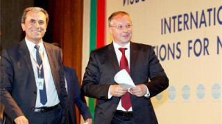 Пламен Орешарски се сопна на Сергей Станишев