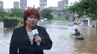 Потоп в Добрич - хората се придвижват с лодки (Снимки)