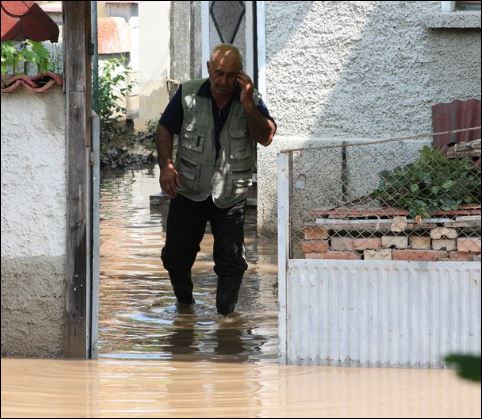 Добрич продължава да бедства, наводненията не спират