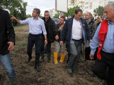 Бедстващите във Варна посрещнаха на нож Росен Плевнелиев