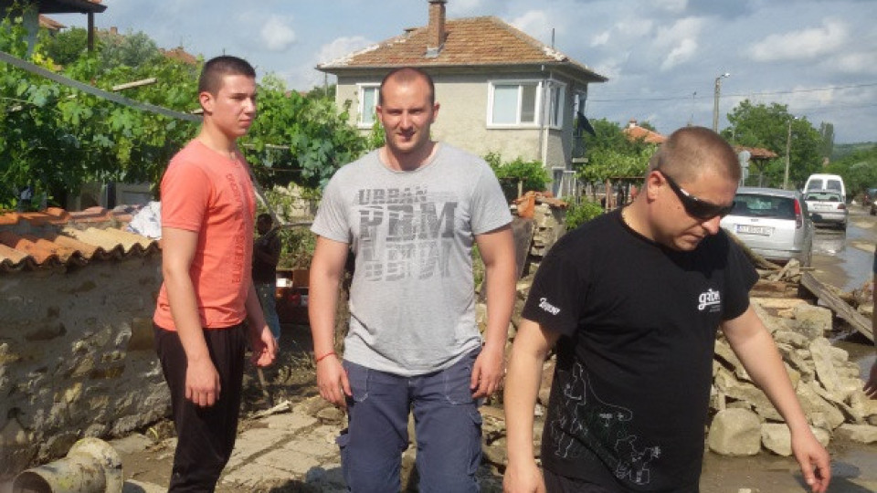 Eвакуират принудително жители на Аспарухово