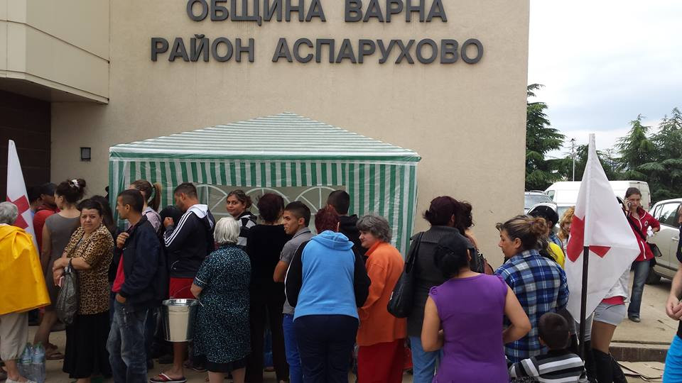 Доброволци: От Максуда си спретнаха помощен туризъм в Аспарухово