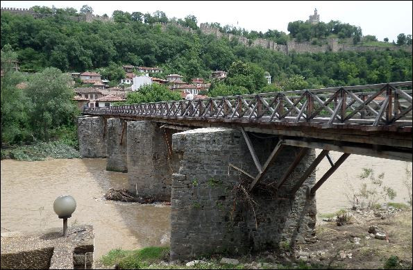 Владишкият мост в Търново пред срутване заради наводнения