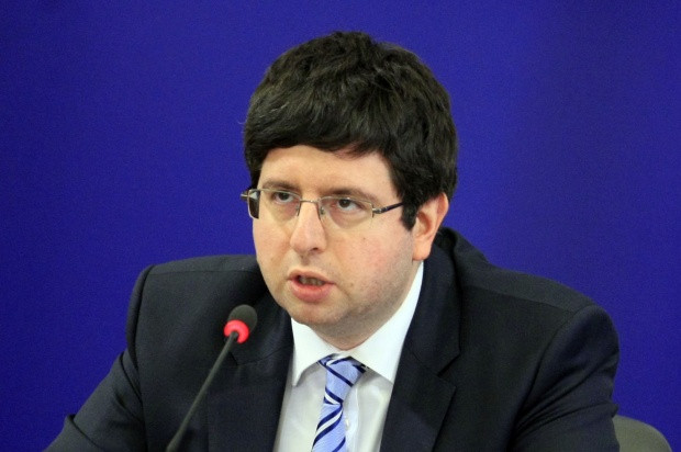Грандиозен скандал се завихри около министър Петър Чобанов 
