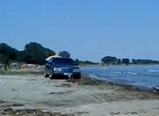Див екшън на плаж край Черноморец, плажуващите са потресени (ФОТО)