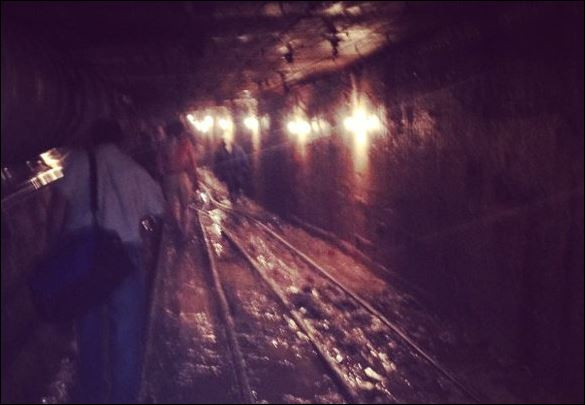 Московското метро след катастрофата: Хиляди блокирани под земята!