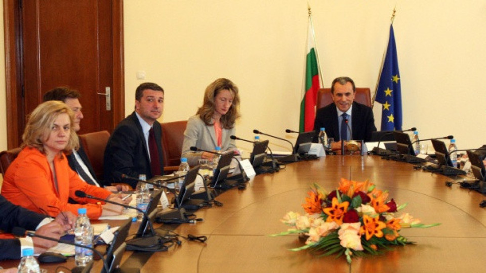 Министрите се събират. Ще подаде ли кабинетът „Орешарски” оставка?