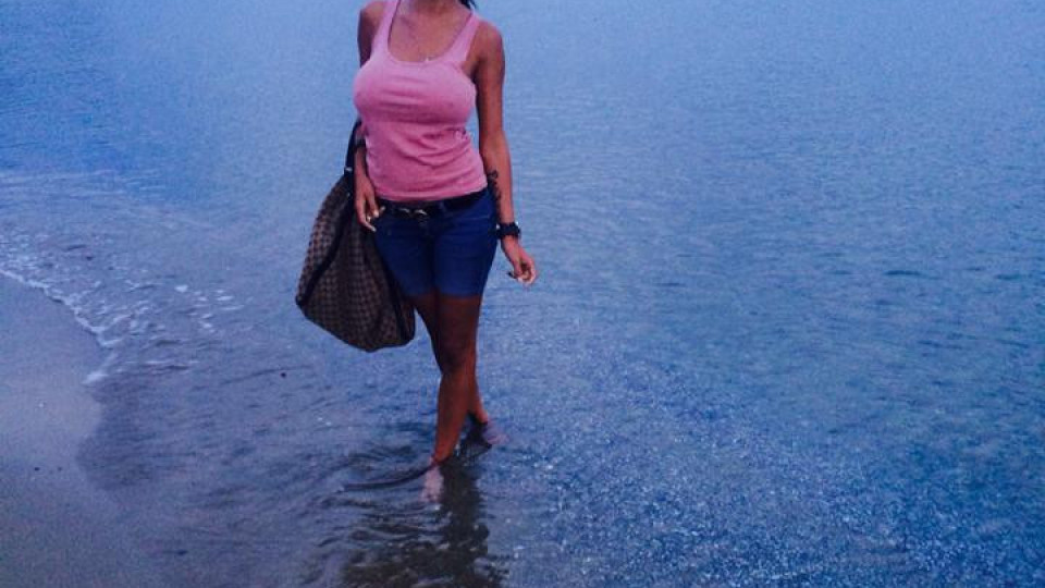 Вижте какви ги върши Биляна Евгениева на морето! (СНИМКИ)