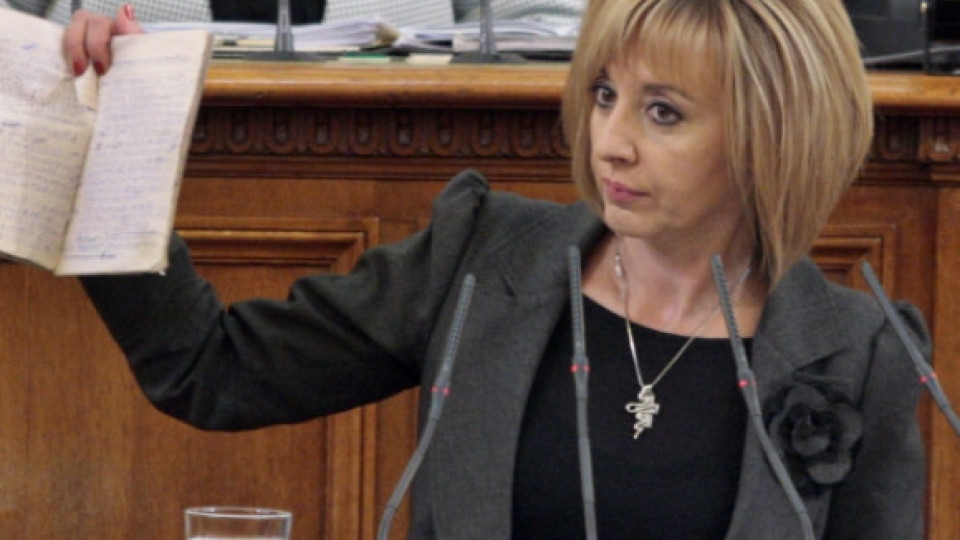Мая Манолова избухна в парламента