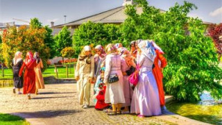 Бюлент Арънч, вицепремиер на Турция: Слабият пол не трябва да се смее