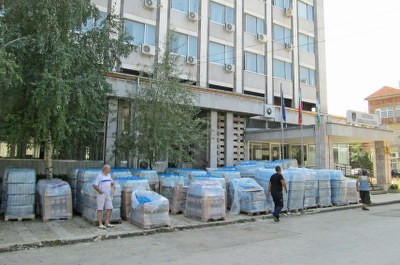Срамота! Само по литър вода на бедстващите в Бяла Слатина