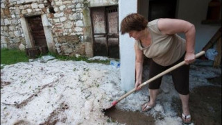 Времето полудя! Хърватия побеля посред лято