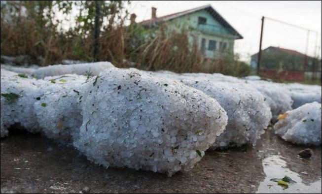 Времето полудя! Хърватия побеля посред лято