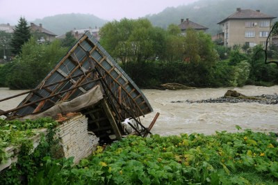 След наводнението в Берковица: Хора плачат, къщите под вода