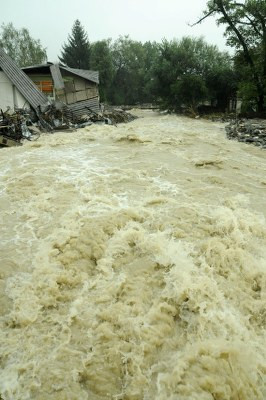 След наводнението в Берковица: Хора плачат, къщите под вода